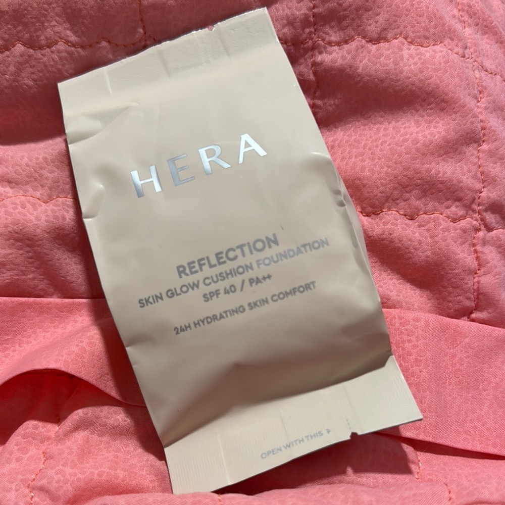 HERA Reflection Skin Glow Cushion Foundation - travel size
